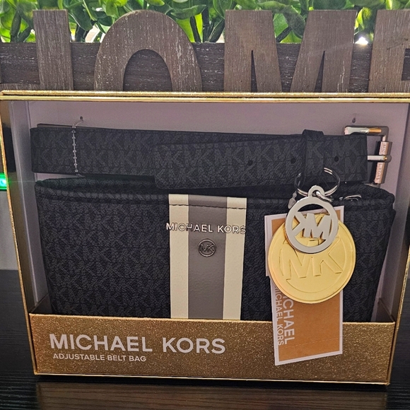 Michael Kors, NWT, adjustable belt bag - Picture 1 of 3